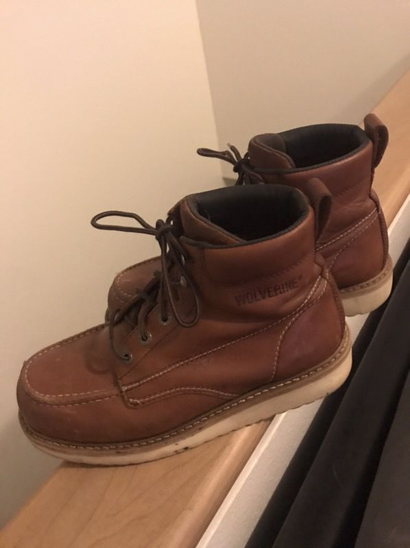 Wolverine work boots 11 wide (run big by one size)