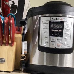 Insta Pot And Knives With Block $35
