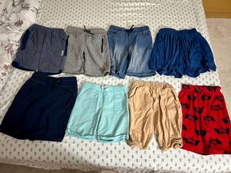 8 Boy’s shorts 4-7Y