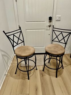 Barstool swivel chair set