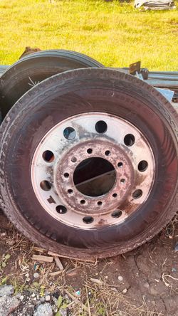 Tire 285/75R24.5