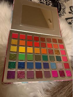 Eye shadow palette