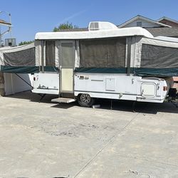 Pop up camper trailer