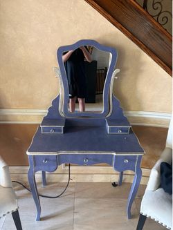 Ostrich vanity