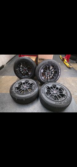 20" Toyota Tundra TRD OEM w/ Falken Tires
