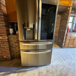 LG 30 cu. ft. Smart InstaView® Door-in-Door® Refrigerator with Craft Ice™