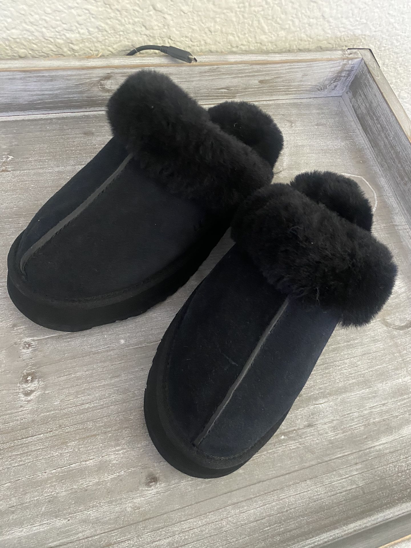 New !Ugg Slippers Black