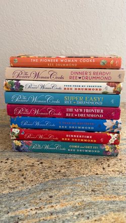 Beautiful collection of 8 The Pioneer Woman cookbooks by Ree Drummond. Selling together as a set.