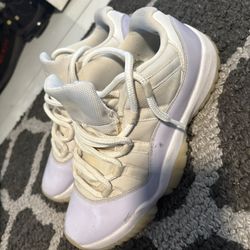 Jordan 11 Low Pure Violet 