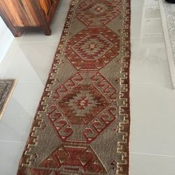 2 Runners.. Indoor/outdoor