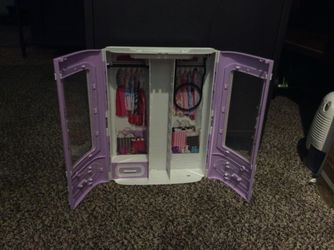 2 Barbie On The Go Closets