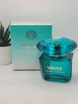 Versace
 
Crystal Emerald Eau de Parfum

3  fl