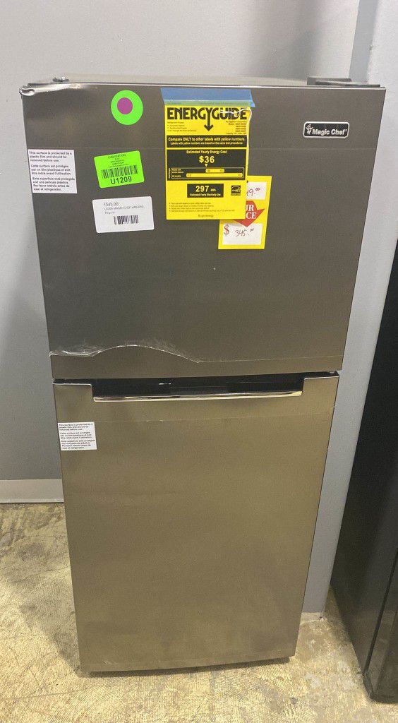 MAGIC CHEF HMDRST 10.1 cu. ft. Top Freezer Refrigerator