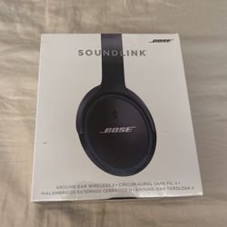 NEW Bose Soundlink Around-Ear Wireless Headphones