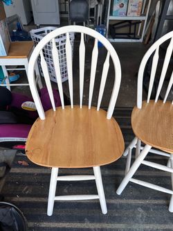 Set of two countertop chairs
