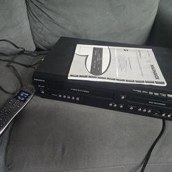 MAGNAVOX ZV427MG9 DVD RECORDER/VCR W/ REMOTE video cassette player records dvd