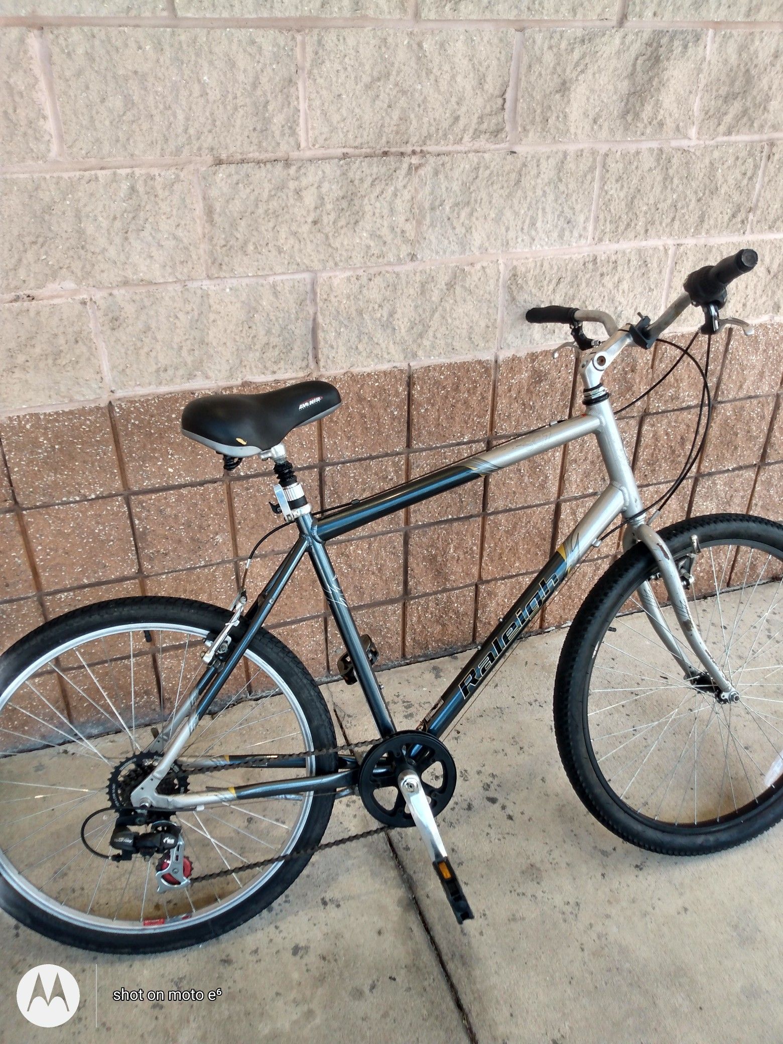 Raleigh SC7 hybrid mountain bike