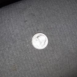 This Time Looks Like A Silver Chain It Is Very Shiny With A Rough Texture On The Front And Back If You Look Close At The Back You'll See