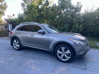 2009 Infiniti FX35 – Fully Loaded – Well Maintained – $5,800