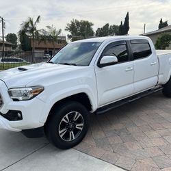 🔥2017 TOYOTA CHULADA SR5 TACOMA🔥$1999 DE ENGANCHE.Cca🔥$1999 DOWN PAYMENT.oac🔥213-810-1060