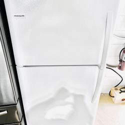 Refrigerator Frigidaire Top And Bottom 
