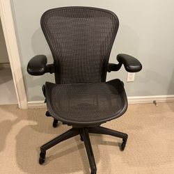 Herman Miller Aeron Chair – Size B