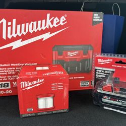 Milwaukee M18 Vacuum includes new XC6.0 battery + Extra HEPA filter