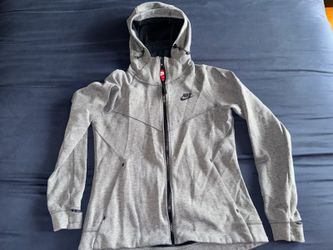 Women’s Nike Sweater Medium