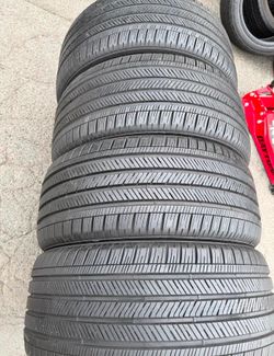 285/40/20 Goodyear vendo un set de llantas usadas excelente condiciones de vida las 4 ✅🤩I am selling a set of used tires, all 4 in excellent living c
