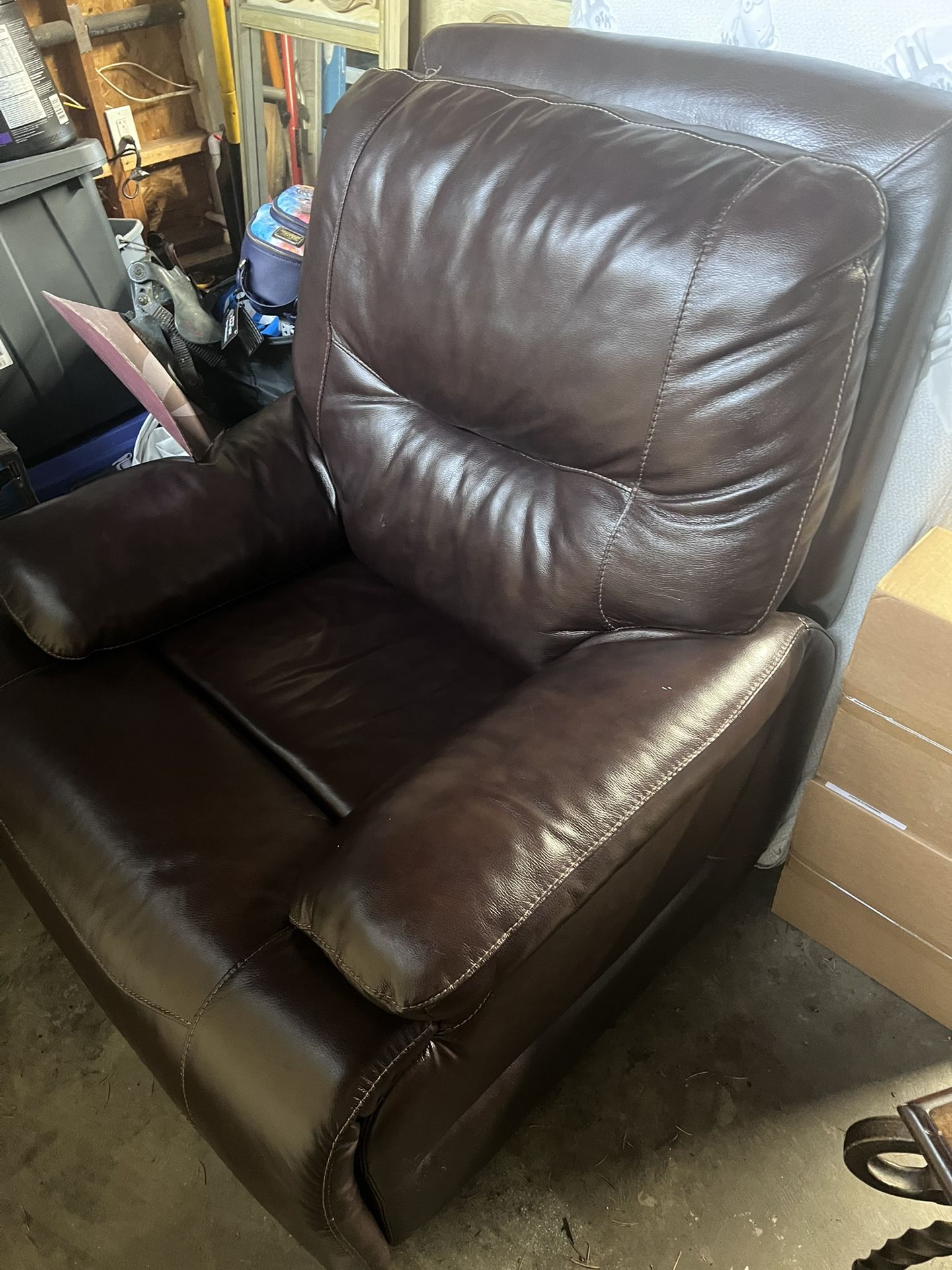 Beautiful Light Brown Reclining Leather Chair – Excellent Condition