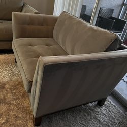 Loveseat 