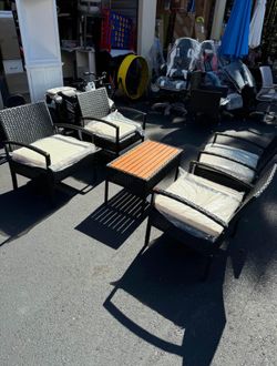 Brand New OUTDOOR SET OF 5 PIECES