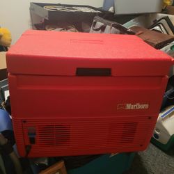 Vintage Marlboro Cooler Keeps Drink Cold