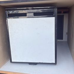 Dometic 12v fridge