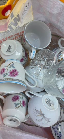 FREE! GRATIS!Mixed Lot of Porcelain Cups and Glassware