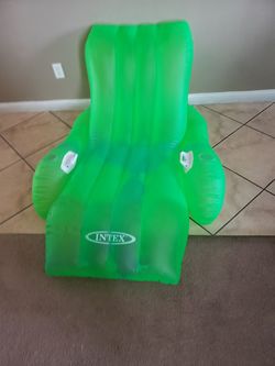 Inflatable pool chair