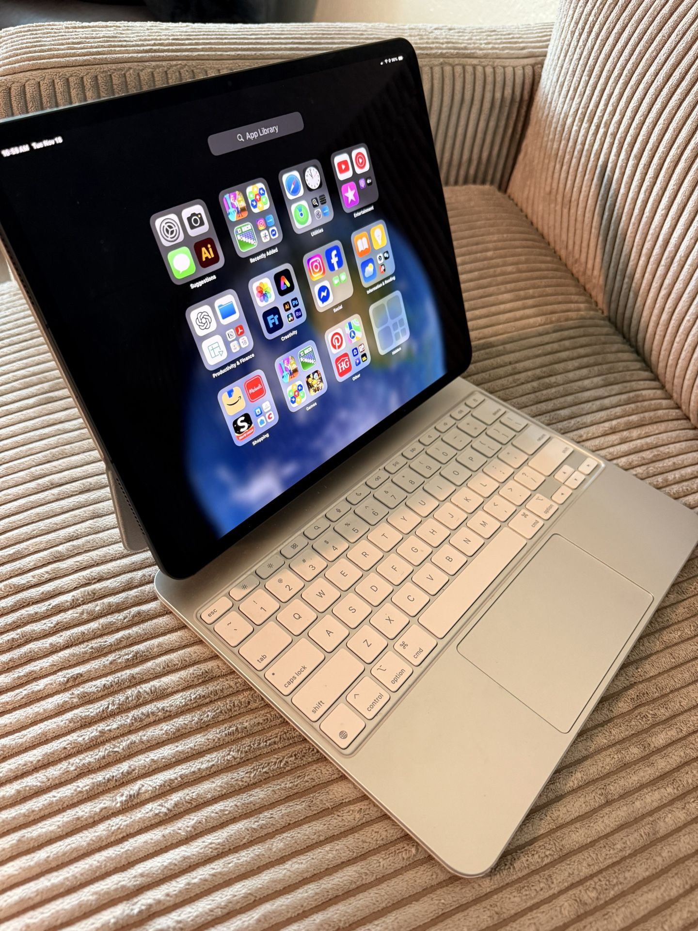 İpad Pro 13 /w Magic Keyboard