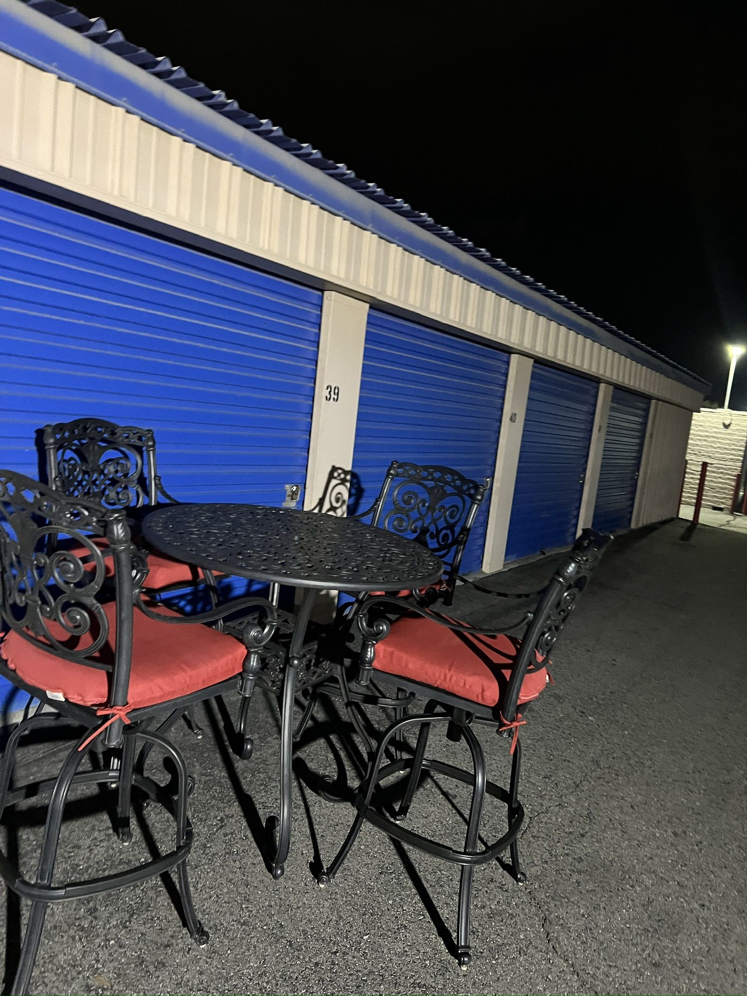 Hanamint Bar Height Table And Bar Chairs/ Bar Stools