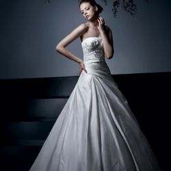 WEDDING DRESS CONSTANTINA by Enzoani size 4 Ivory color with train, beautiful sequence pattern Purchased in 2016 In wedding dress box, professionally 