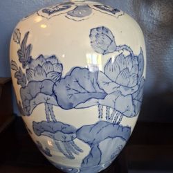 BEAUTIFUL Vintage Blue And White Ginger JAR Or Vase Perfect Condition