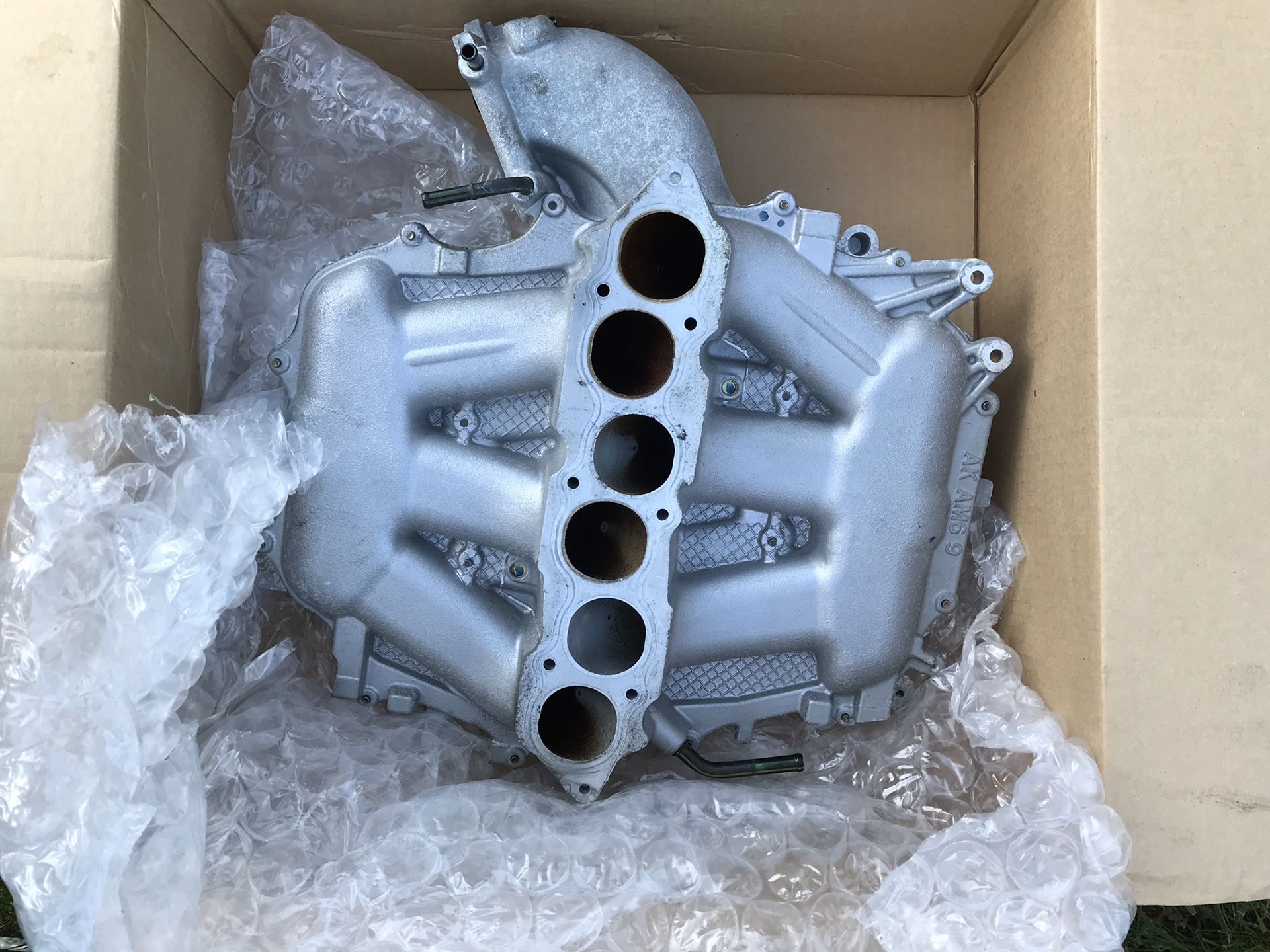 Infiniti G35 coupe OEM upper and lower manifold
