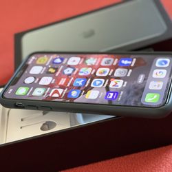 iPhone 11 Pro Max  ( Unlocked ) Like New 
