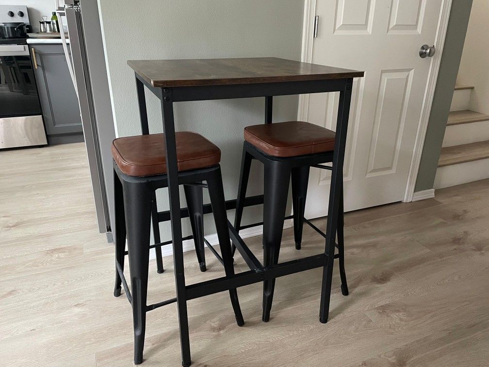 Tall Table And 2 Barstools