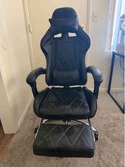 Gaming chair with foot rest