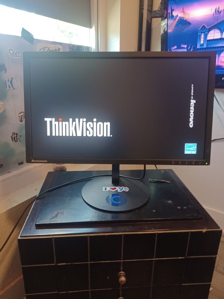 24" Lenovo Rotating Monitor