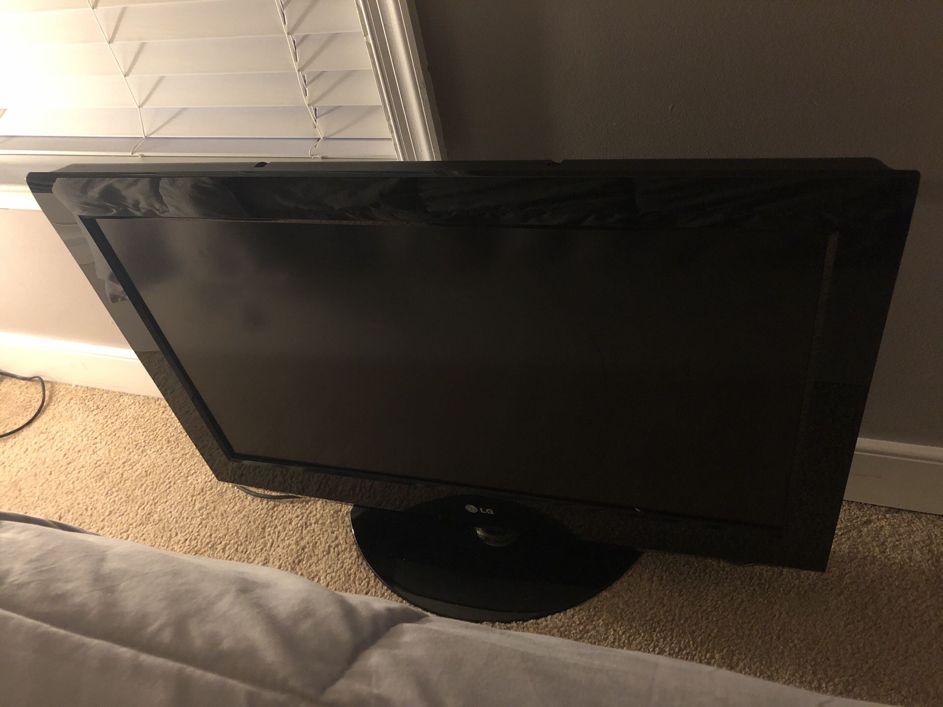 42” LG TV