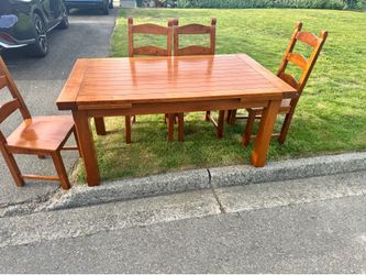 Dinning Room Table W/4 chairs