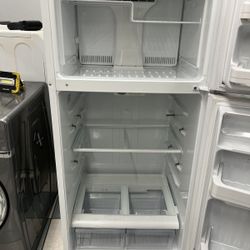 Hotpoint Refrigerator ( Delivery Available)