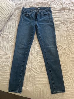 Women Levi’s 711 Jeans