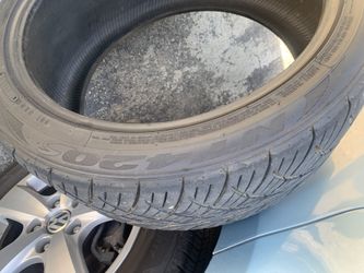 Only 1 Nitro Tires Nt420 Size 255/40/20 Almost New